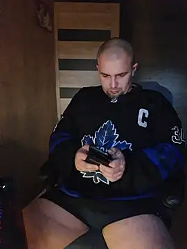 Snapshot of Foxyshaved chatting on 10.09.25 Foxyshaved online show from 10.09.25