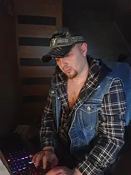 Snapshot of Foxyshaved chatting on 10.27.25 Foxyshaved online show from 10.27.25