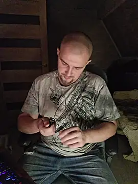 Snapshot of Foxyshaved chatting on 11.05.25 Foxyshaved online show from 11.05.25