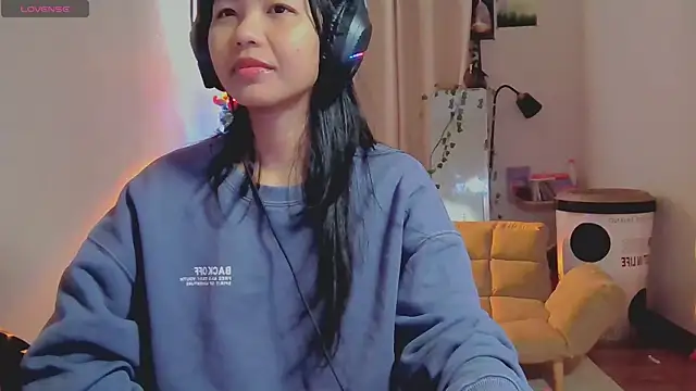 Snapshot of Kana_G chatting on 12.20.24 Kana G online show from 12.20.24