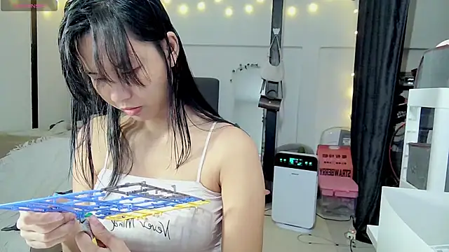 Snapshot of Kana_G chatting on 01.22.25 Kana G online show from 01.22.25