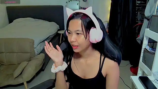 Snapshot of Kana_G chatting on 01.23.25 Kana G online show from 01.23.25