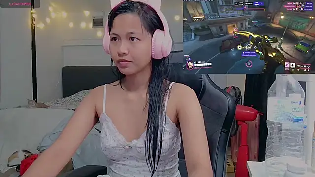 Snapshot of Kana_G chatting on 01.28.25 Kana G online show from 01.28.25