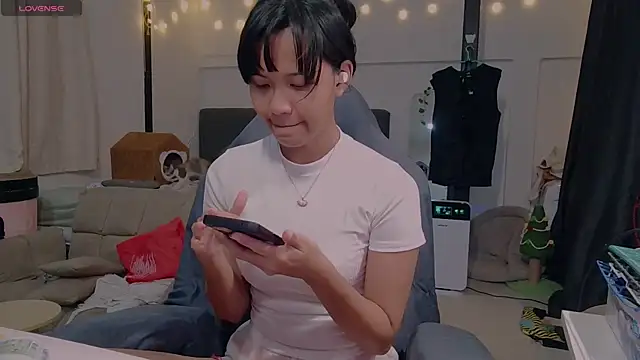 Snapshot of Kana_G chatting on 02.01.25 Kana G online show from 02.01.25