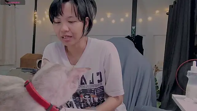 Snapshot of Kana_G chatting on 02.01.25 Kana G online show from 02.01.25