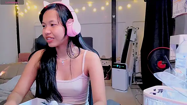 Snapshot of Kana_G chatting on 02.07.25 Kana G online show from 02.07.25