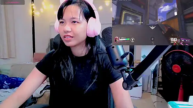 Snapshot of Kana_G chatting on 02.07.25 Kana G online show from 02.07.25