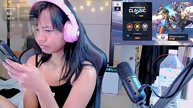 Snapshot of Kana_G chatting on 02.08.25 Kana G online show from 02.08.25