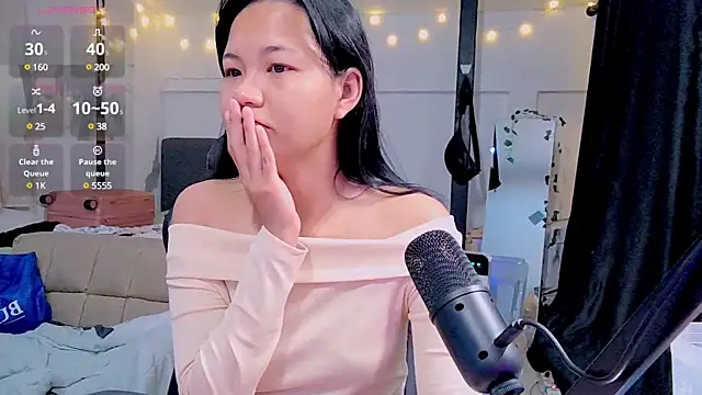 Snapshot of Kana_G chatting on 02.09.25 Kana G online show from 02.09.25