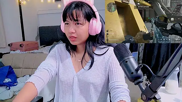 Snapshot of Kana_G chatting on 02.09.25 Kana G online show from 02.09.25