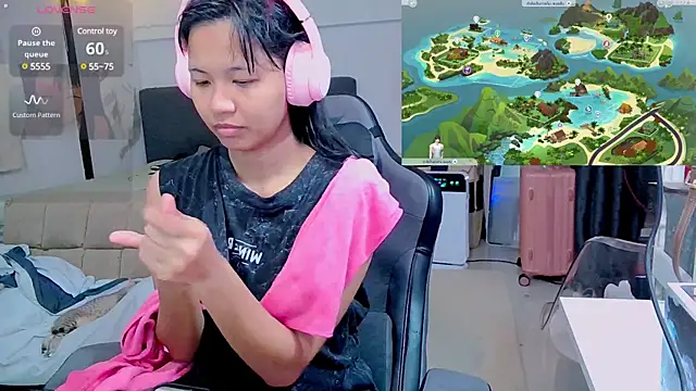 Snapshot of Kana_G chatting on 02.12.25 Kana G online show from 02.12.25