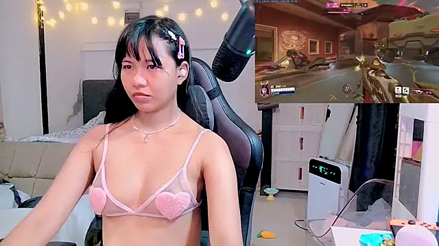 Snapshot of Kana_G chatting on 02.14.25 Kana G online show from 02.14.25