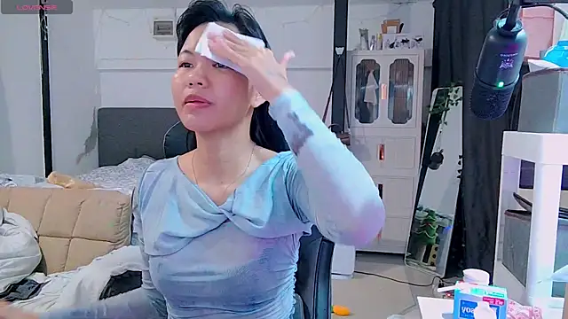 Snapshot of Kana_G chatting on 02.17.25 Kana G online show from 02.17.25