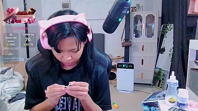 Snapshot of Kana_G chatting on 02.17.25 Kana G online show from 02.17.25