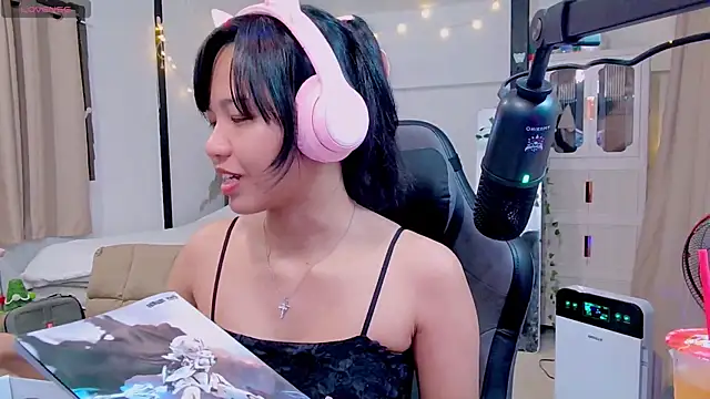 Snapshot of Kana_G chatting on 02.20.25 Kana G online show from 02.20.25