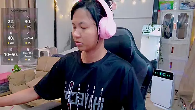 Snapshot of Kana_G chatting on 02.21.25 Kana G online show from 02.21.25