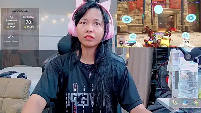 Snapshot of Kana_G chatting on 02.21.25 Kana G online show from 02.21.25