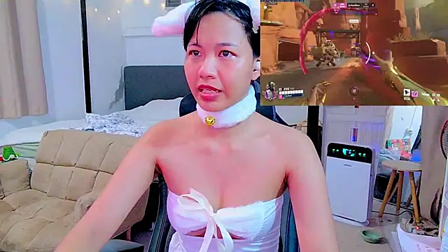 Snapshot of Kana_G chatting on 03.01.25 Kana G online show from 03.01.25