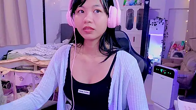 Snapshot of Kana_G chatting on 03.07.25 Kana G online show from 03.07.25