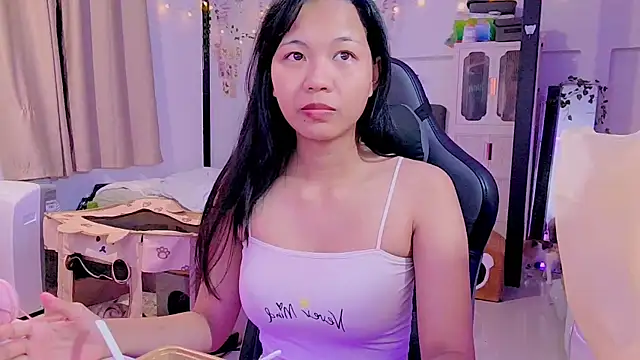 Snapshot of Kana_G chatting on 03.11.25 Kana G online show from 03.11.25