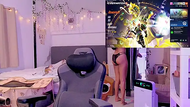 Snapshot of Kana_G chatting on 03.13.25 Kana G online show from 03.13.25