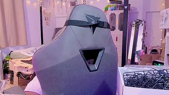 Snapshot of Kana_G chatting on 03.16.25 Kana G online show from 03.16.25