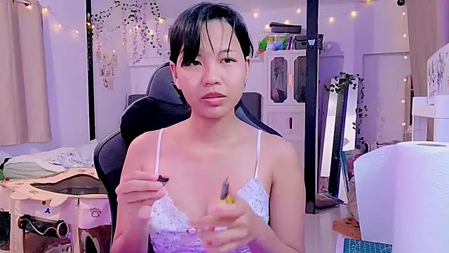 Snapshot of Kana_G chatting on 03.16.25 Kana G online show from 03.16.25