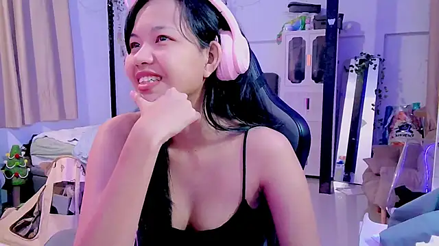 Snapshot of Kana_G chatting on 03.20.25 Kana G online show from 03.20.25