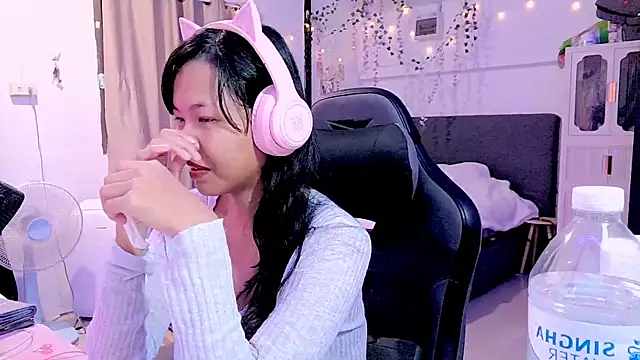 Snapshot of Kana_G chatting on 03.21.25 Kana G online show from 03.21.25