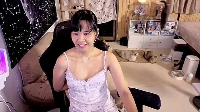 Snapshot of Kana_G chatting on 09.23.25 Kana G online show from 09.23.25