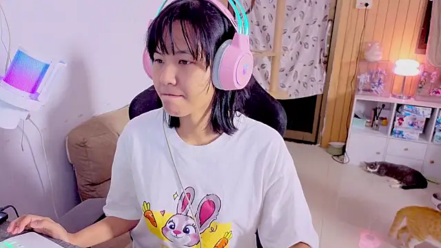 Snapshot of Kana_G chatting on 10.11.25 Kana G online show from 10.11.25