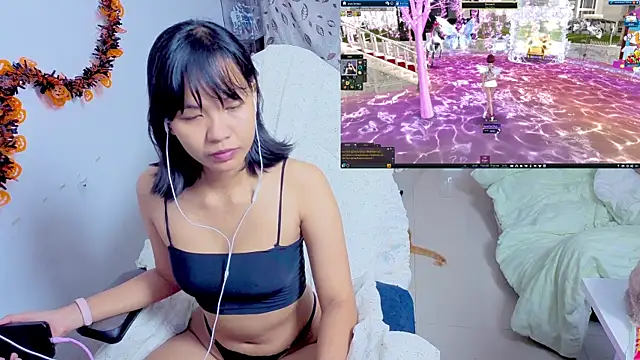 Snapshot of Kana_G chatting on 10.25.25 Kana G online show from 10.25.25