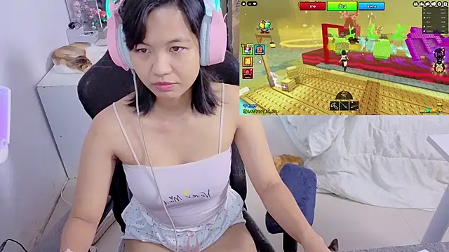 Snapshot of Kana_G chatting on 11.15.25 Kana G online show from 11.15.25