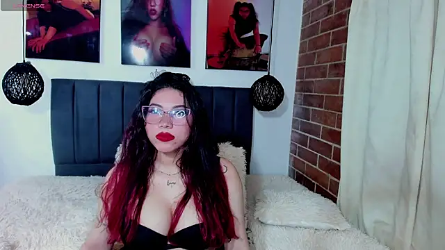 Snapshot of kyliejenner_hot chatting on 05.12.26 kyliejenner hot online show from 05.12.26