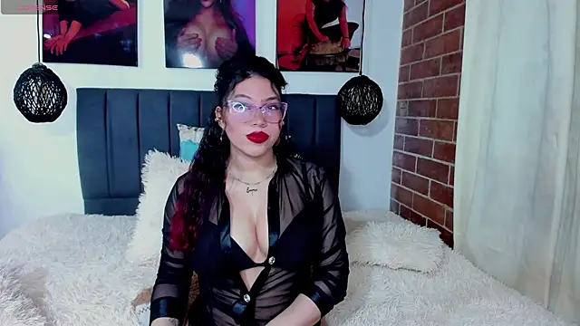 Snapshot of kyliejenner_hot chatting on 05.24.26 kyliejenner hot online show from 05.24.26