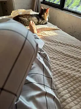 Snapshot of CuteeRose chatting on 10.21.25 CuteeRose online show from 10.21.25