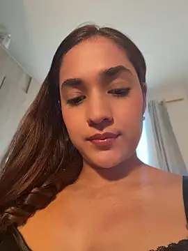 Snapshot of CuteeRose chatting on 05.17.26 CuteeRose online show from 05.17.26