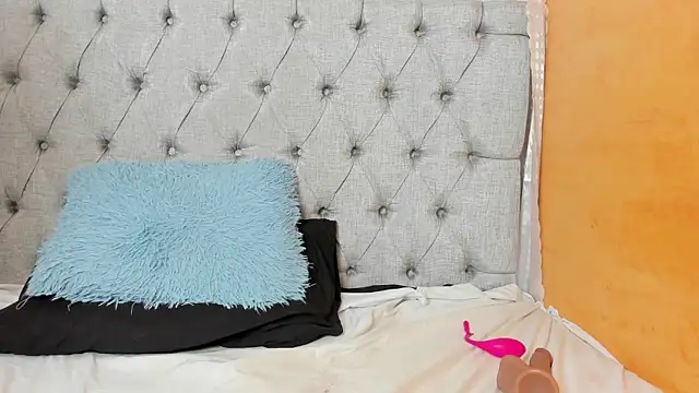 Lilit 93  online show from 01.15.25