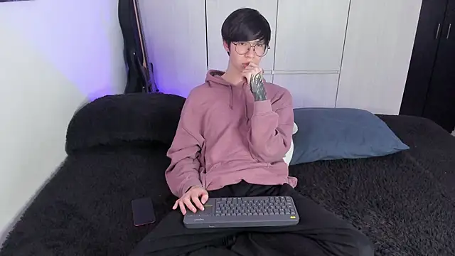 Aventure Twinks online show from 01.29.25