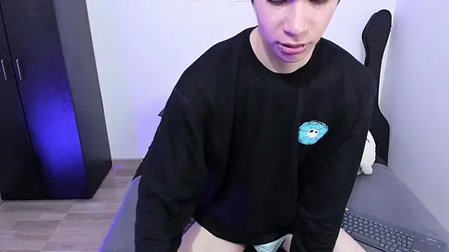 Aventure Twinks online show from 03.18.25