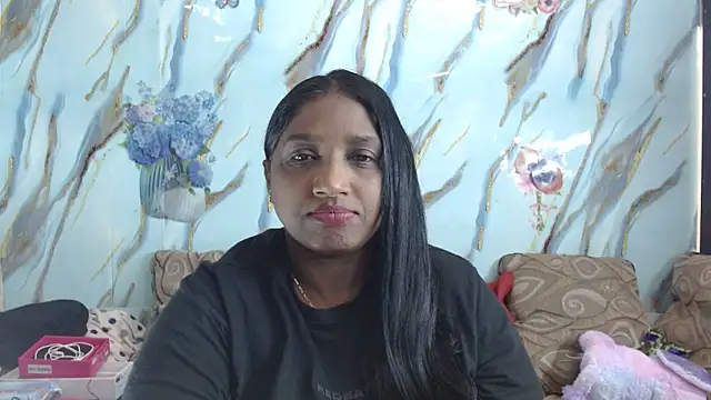 Snapshot of Indian_tracy chatting on 06.11.26 Indian tracy online show from 06.11.26