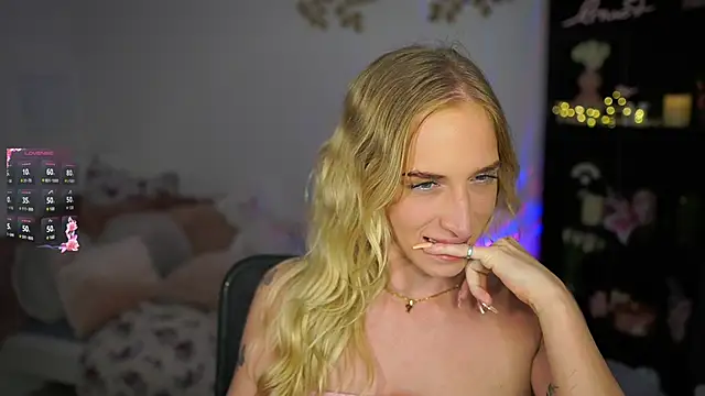 Nicolette  Shea  online show from 01.30.25