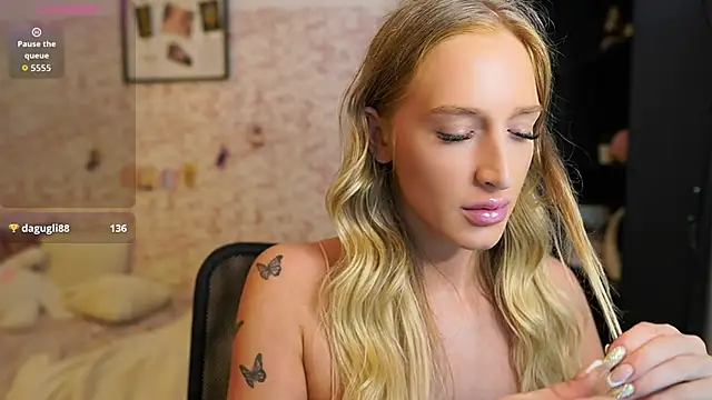 Nicolette  Shea  online show from 09.11.25