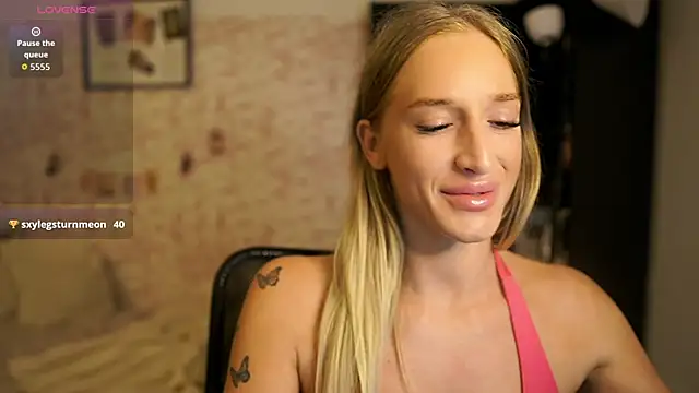 Nicolette  Shea  online show from 10.01.25