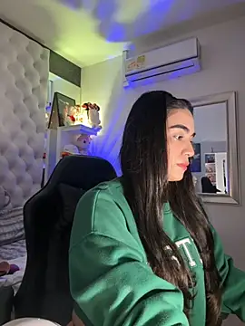 ZarahEvans online show from 10.10.25