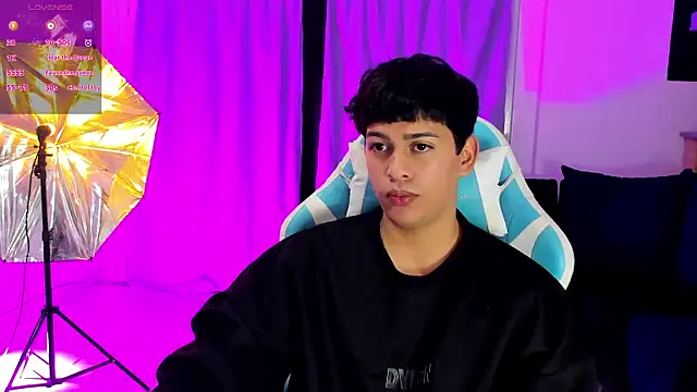 Snapshot of Franco_Rizzo_ chatting on 10.22.25 Franco Rizzo online show from 10.22.25