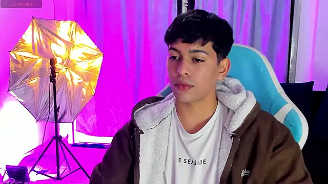 Snapshot of Franco_Rizzo_ chatting on 11.12.25 Franco Rizzo online show from 11.12.25