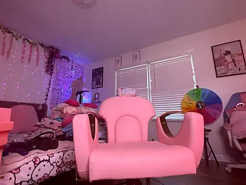 Snapshot of VixenCapri chatting on 10.26.25 VixenCapri online show from 10.26.25