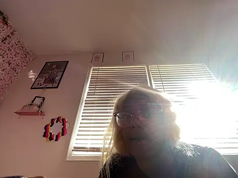 Snapshot of VixenCapri chatting on 11.11.25 VixenCapri online show from 11.11.25