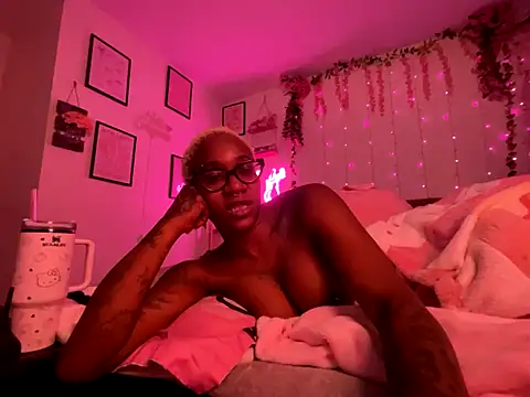 VixenCapri online show from 11.16.25